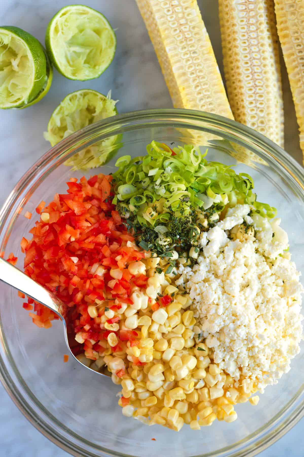 Ingrédients de la salade de maïs 