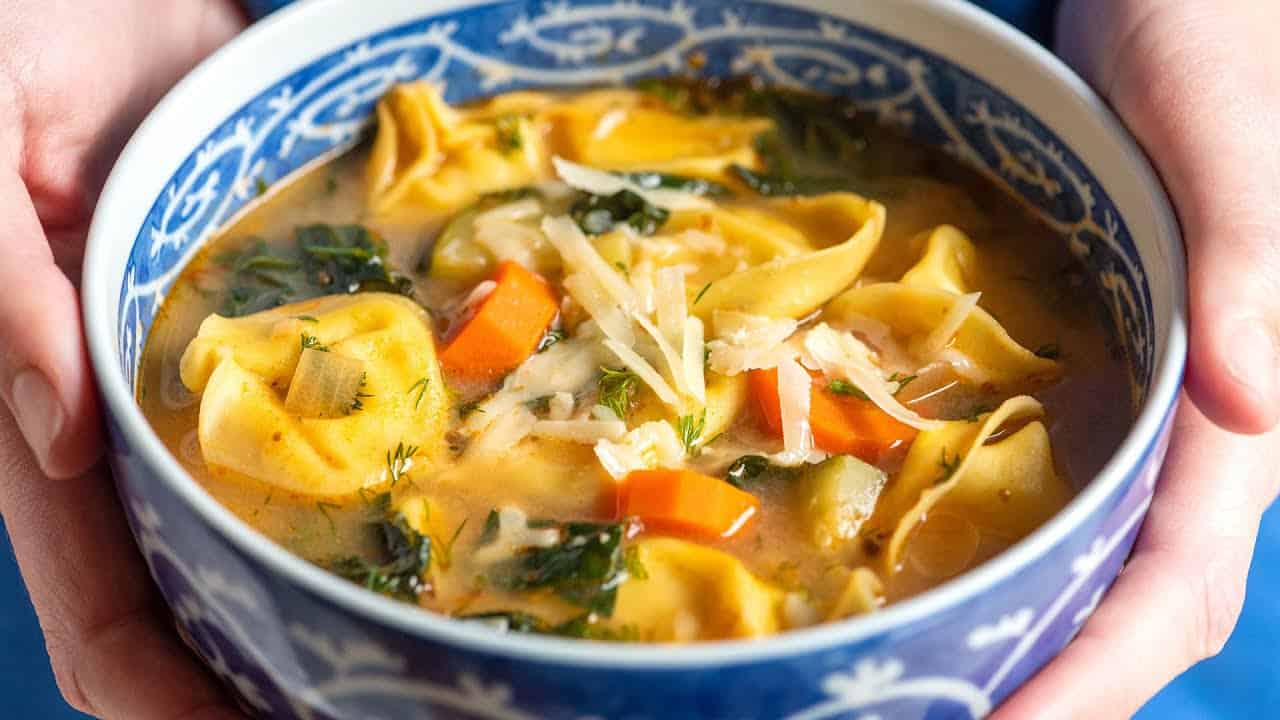 Vidéo de recette de la soupe aux tortellinis aux légumes
