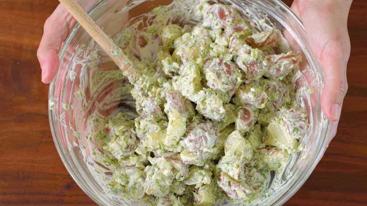 Vidéo de recette de salade de pommes de terre rouges