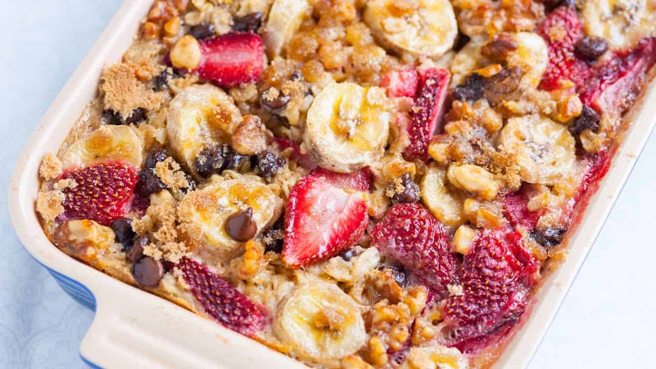 Recipe video for baked oatmeal with strawberries