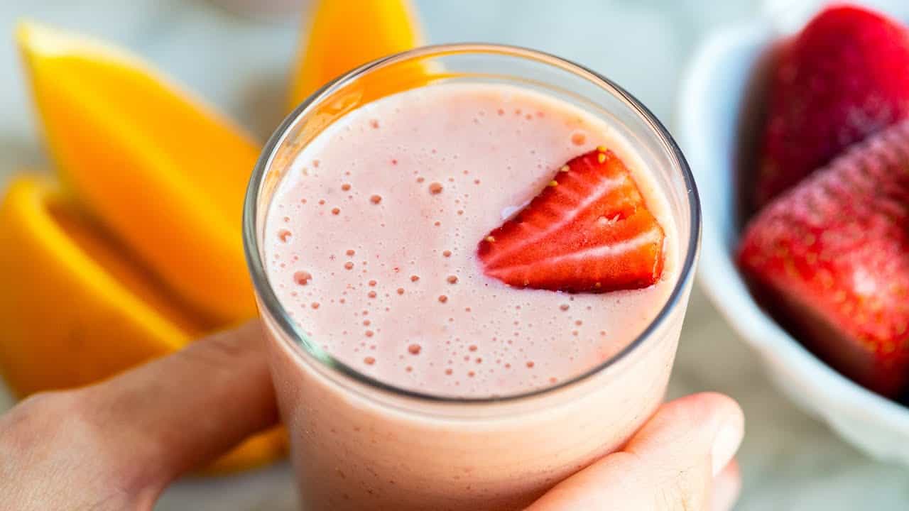 The BEST Fruit Smoothie Recipe