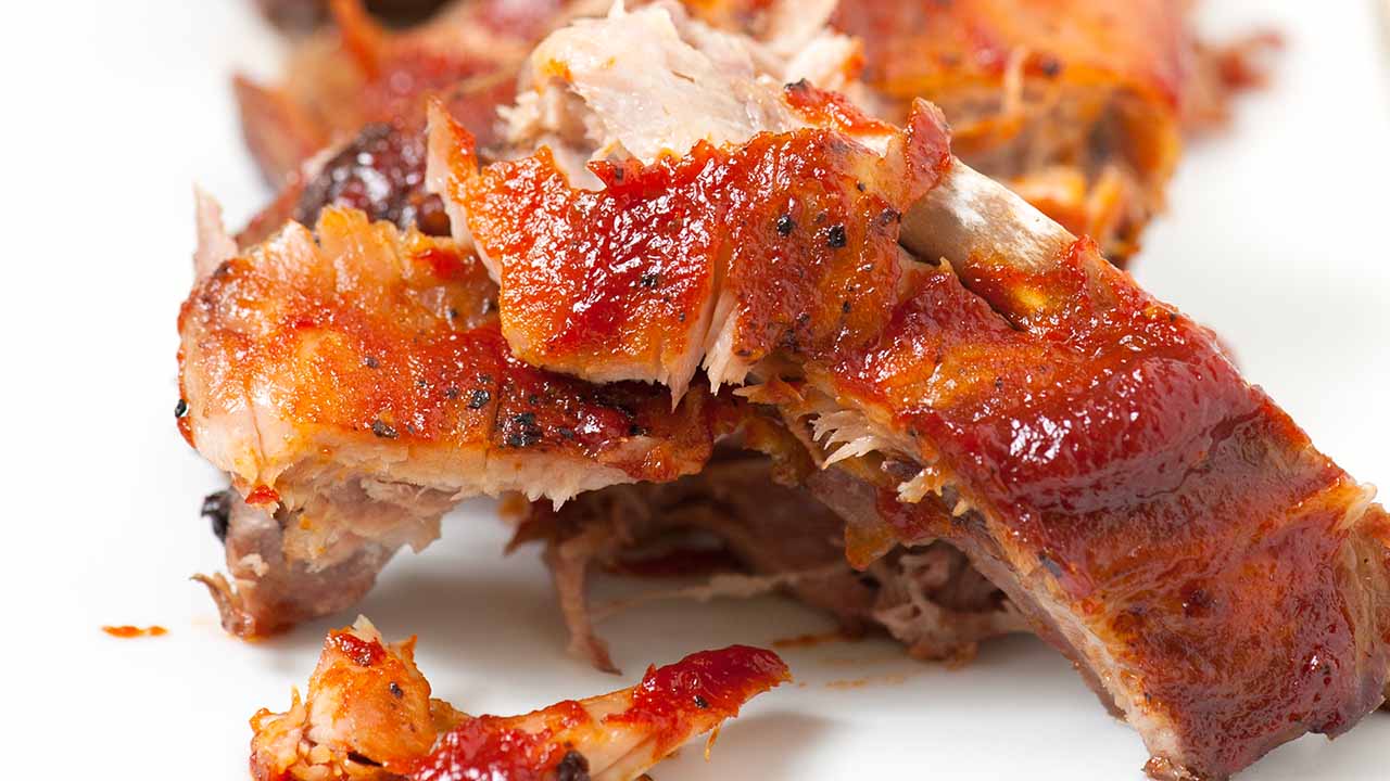 https://www.inspiredtaste.net/wp-content/uploads/2023/10/Easy-Oven-Baked-Ribs-Video.jpg