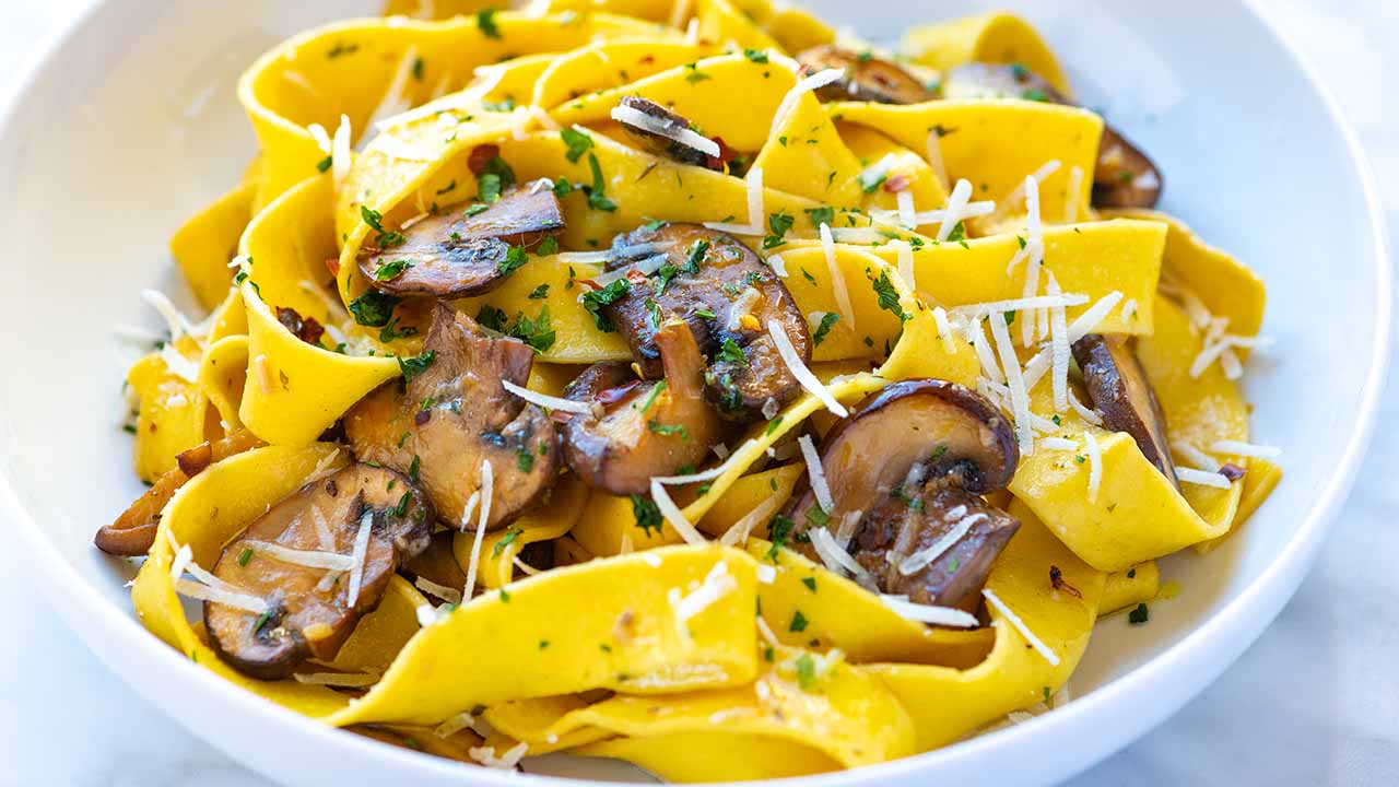 Garlic Mushroom Pasta Recipe Video